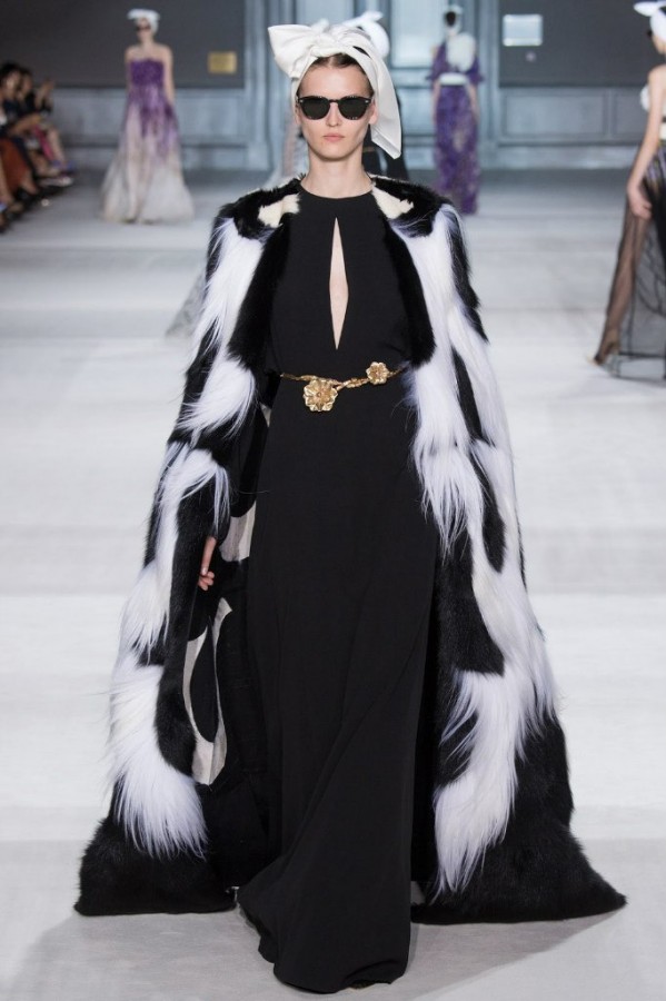 Модели коллекции Giambattista Valli.