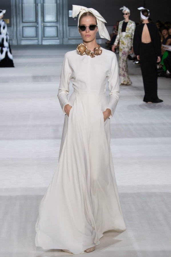 Модели коллекции Giambattista Valli.