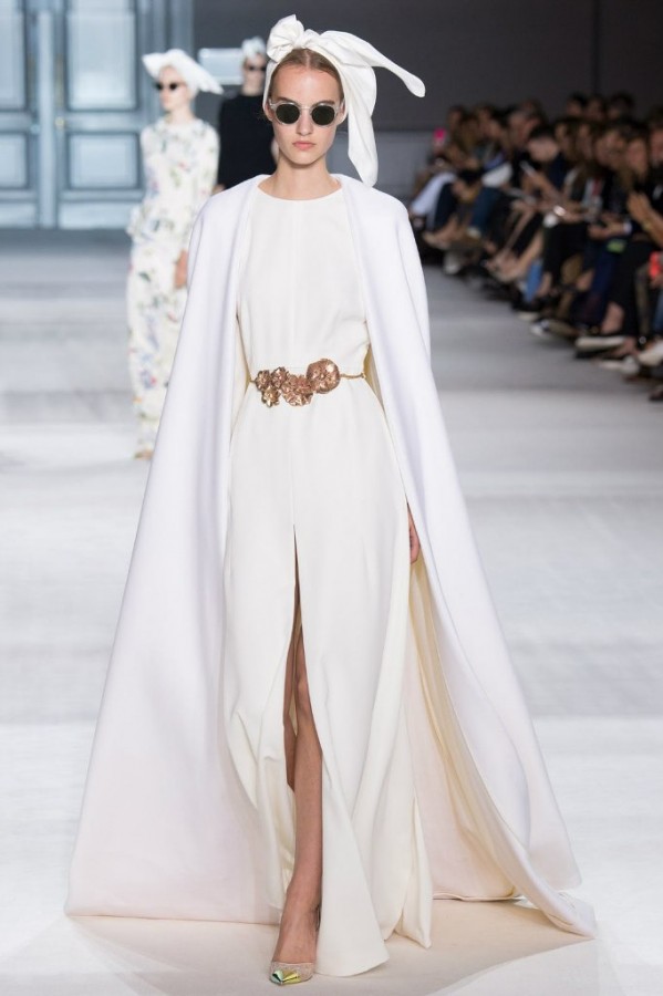 Модели коллекции Giambattista Valli.