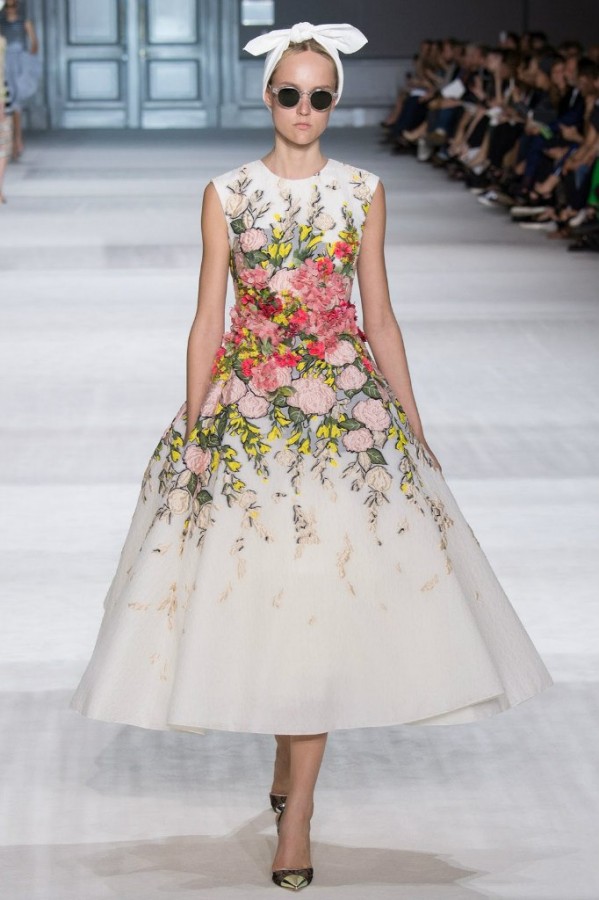 Модели коллекции Giambattista Valli.