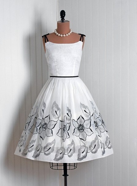 Черно-белые платья в винтажном стиле.