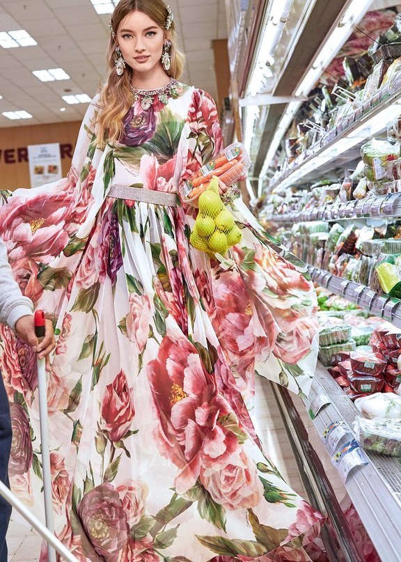 Dolce & Gabbana FW 2018/19 Collection "Roseto". Dolce & Gabbana FW 2018/19 Collection "Roseto".