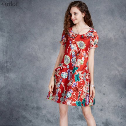 Цветочные мотивы в летних платьях.