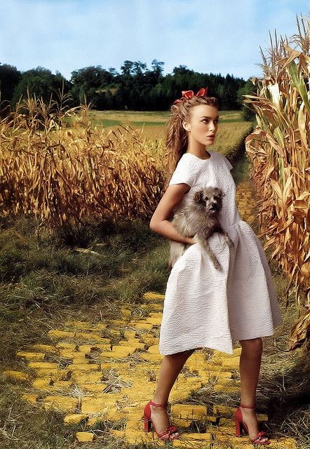 Кира Найтли в образе Дороти для Vogue Кира Найтли в образе Дороти для Vogue