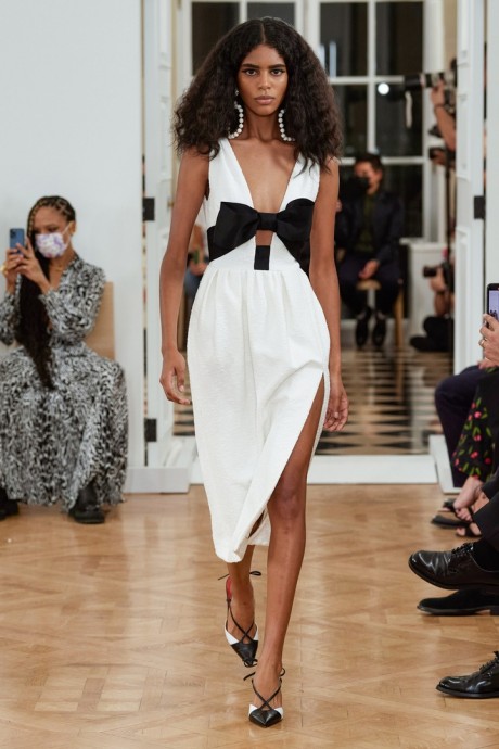 Коллекция Carolina Herrera Ready-To-Wear Весна-Лето 2022 Коллекция Carolina Herrera Ready-To-Wear Весна-Лето 2022