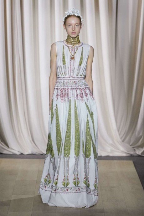 Коллекция Giambattista Valli Ready-To-Wear Весна-Лето 2024 Коллекция Giambattista Valli Ready-To-Wear Весна-Лето 2024