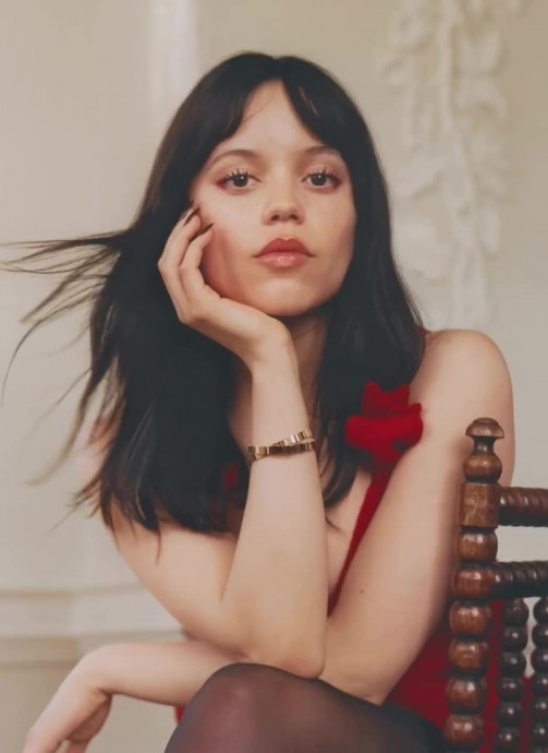 Дженна Ортега (Jenna Ortega) в фотосессии для журнала Vanity Fair (2024) Дженна Ортега (Jenna Ortega) в фотосессии для журнала Vanity Fair (2024)