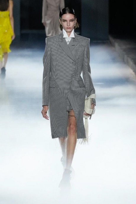 Коллекция Alexander McQueen Ready-To-Wear Весна-Лето 2025 Коллекция Alexander McQueen Ready-To-Wear Весна-Лето 2025