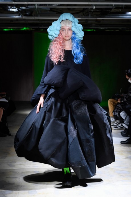Коллекция Comme des Garçons Ready-To-Wear Весна-Лето 2022 Коллекция Comme des Garçons Ready-To-Wear Весна-Лето 2022