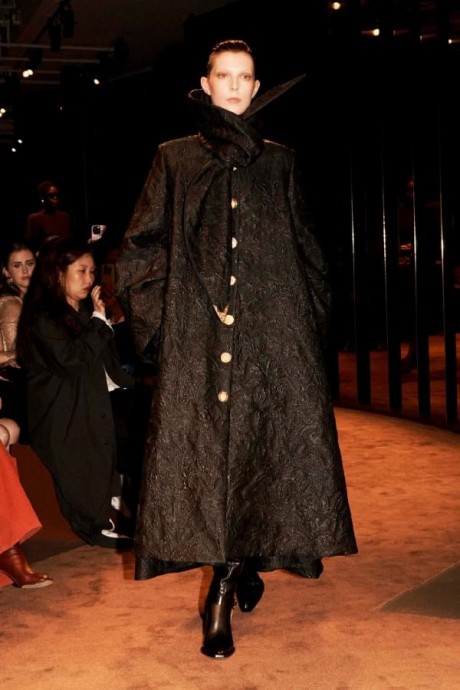 Коллекция Schiaparelli Ready-To-Wear Осень-Зима 2025-2026 Коллекция Schiaparelli Ready-To-Wear Осень-Зима 2025-2026