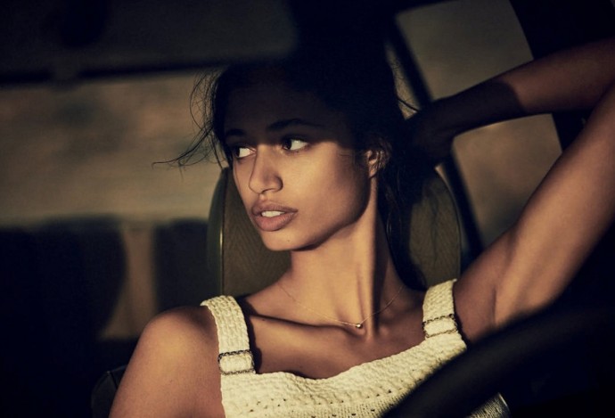 Модель Malika El Maslouhi украсила июньский выпуск Vogue Spain Модель Malika El Maslouhi украсила июньский выпуск Vogue Spain