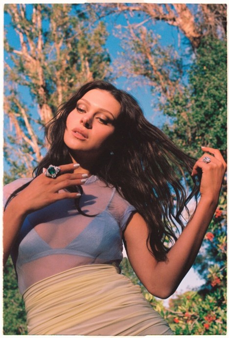Никола Пельтц снялась в новой фотoсeссии и дала интервью журналу Cosmopolitan Никола Пельтц снялась в новой фотoсeссии и дала интервью журналу Cosmopolitan