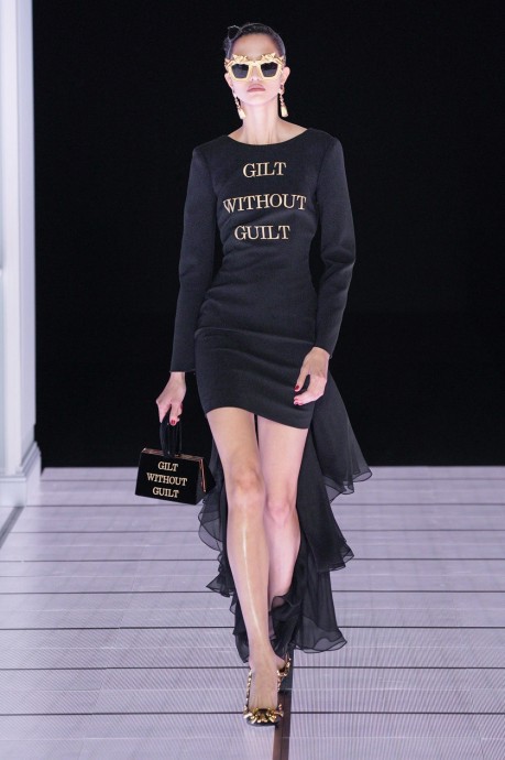 Коллекция Moschino Ready-To-Wear Осень-Зима 2022/2023 Коллекция Moschino Ready-To-Wear Осень-Зима 2022/2023