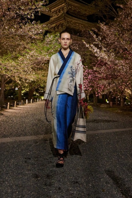 Dior осень/зима 2025-2026 фэшн-шоу в Киото