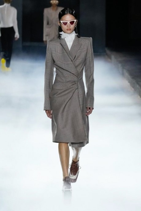 Коллекция Alexander McQueen Ready-To-Wear Весна-Лето 2025 Коллекция Alexander McQueen Ready-To-Wear Весна-Лето 2025
