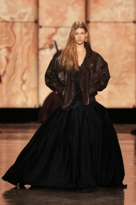 Коллекция Saint Laurent Ready-To-Wear Осень-Зима 2025-2026 Коллекция Saint Laurent Ready-To-Wear Осень-Зима 2025-2026