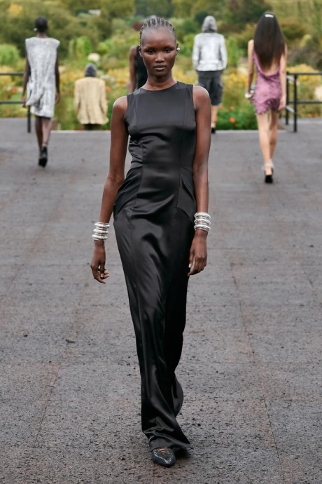 Коллекция Givenchy Ready-To-Wear Весна-Лето 2023