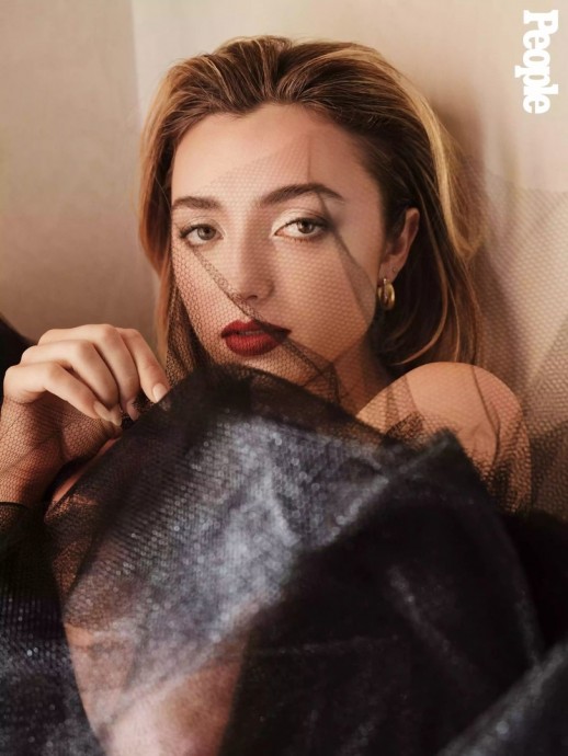 Пейтон Лист (Peyton List) в фотосессии для журнала People (2024) Пейтон Лист (Peyton List) в фотосессии для журнала People (2024)