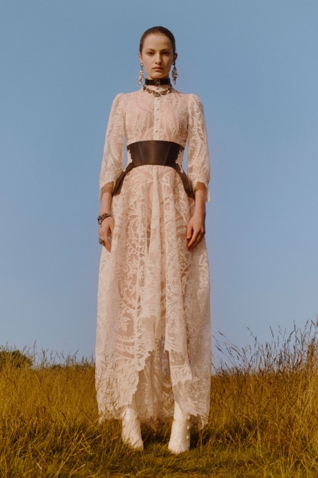 Модели коллекции Alexander McQueen Resort