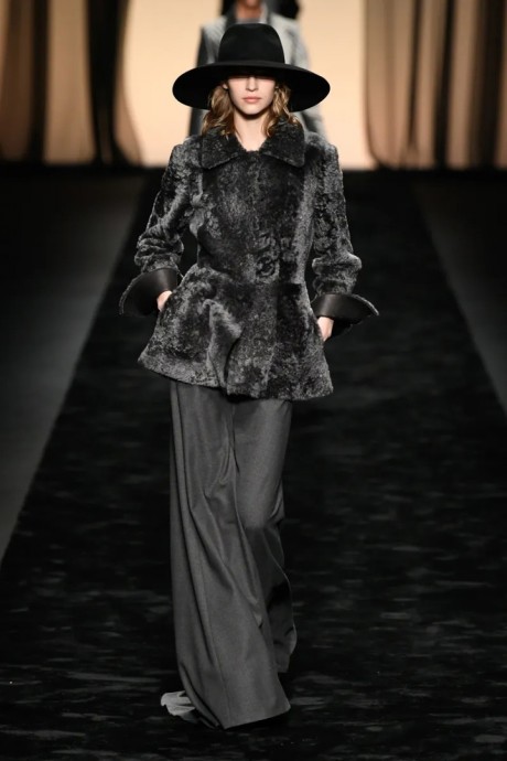 Коллекция Alberta Ferretti Ready-To-Wear Осень-Зима 2023 Коллекция Alberta Ferretti Ready-To-Wear Осень-Зима 2023