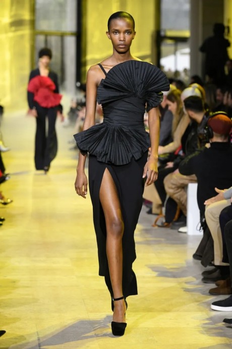 Коллекция Elie Saab Ready-To-Wear Осень-Зима 2023-2024 Коллекция Elie Saab Ready-To-Wear Осень-Зима 2023-2024