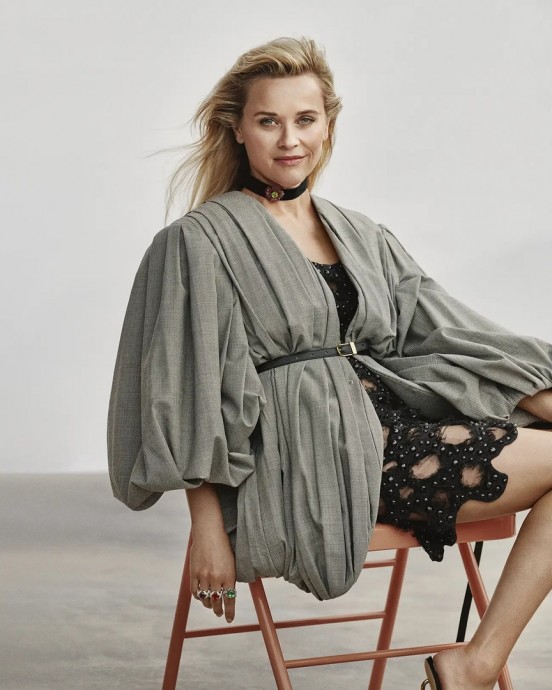 Риз Уизерспун (Reese Witherspoon) в фотосессии для журнала Harper’s Bazaar US (2023)