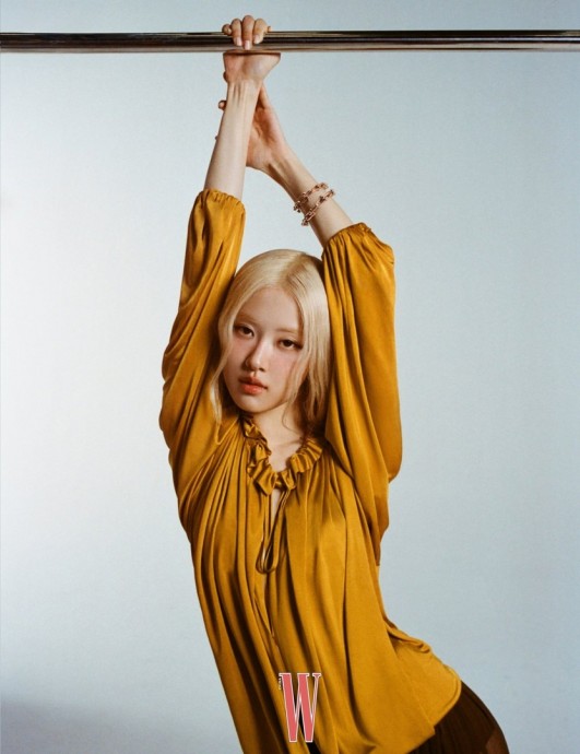 Розэ (Rosé) в фотосессии для журнала W Magazine China (2025) Розэ (Rosé) в фотосессии для журнала W Magazine China (2025)