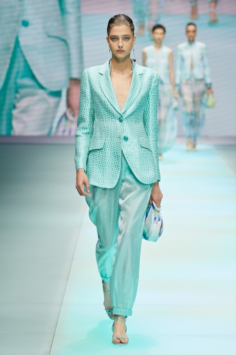 Коллекция Emporio Armani Ready-To-Wear Весна-Лето 2022 Коллекция Emporio Armani Ready-To-Wear Весна-Лето 2022