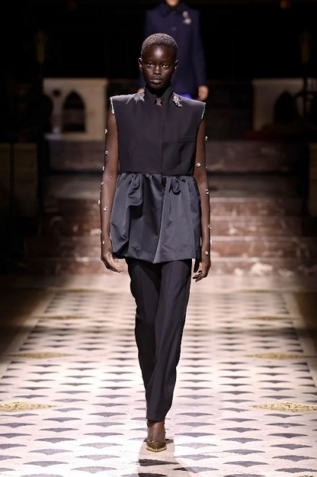 Коллекция Lutz Huelle Ready-To-Wear Fall/Winter 2024 Paris Коллекция Lutz Huelle Ready-To-Wear Fall/Winter 2024 Paris