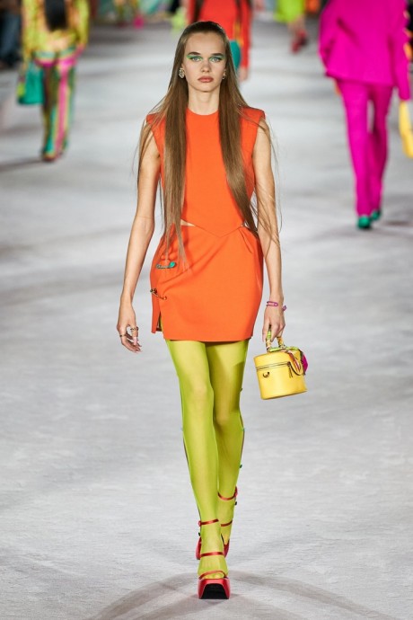 Коллекция Versace Ready-To-Wear Весна-Лето 2022