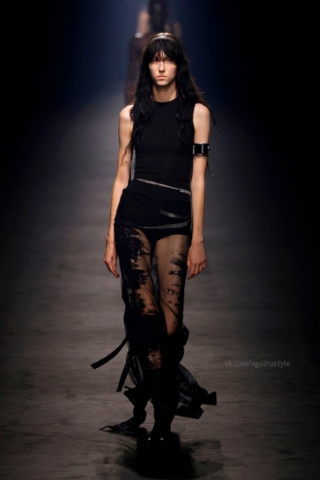 Модели коллекции Ann Demeulemeester Spring/Summer 2024 Модели коллекции Ann Demeulemeester Spring/Summer 2024