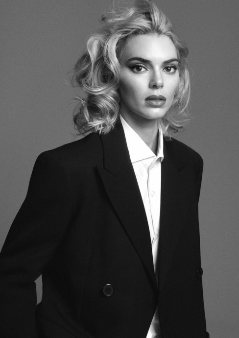 Кендалл Дженнер (Kendall Jenner) в фотосессии для журнала M Le Magazine Du Monde (2024) Кендалл Дженнер (Kendall Jenner) в фотосессии для журнала M Le Magazine Du Monde (2024)