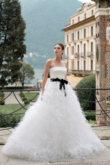 Коллекция Monique Lhuillier Ready-To-Wear Весна-Лето 2022 Коллекция Monique Lhuillier Ready-To-Wear Весна-Лето 2022