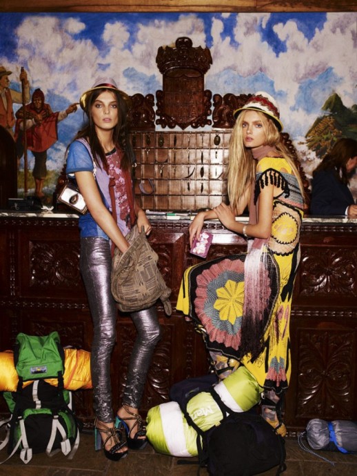 Daria Werbowy and Lily Donadson for Vogue UK by Mario Testino Daria Werbowy and Lily Donadson for Vogue UK by Mario Testino