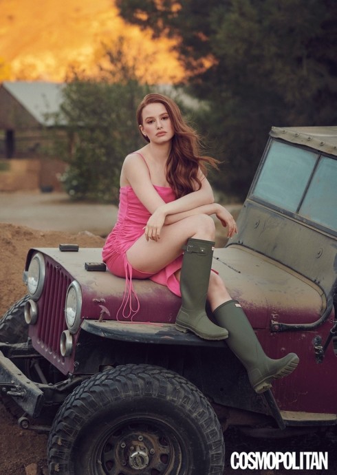 Мэделин Петш (Madelaine Petsch) в фотосессии для журнала Cosmopolitan