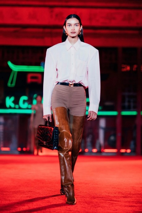Коллекция Alexander Wang Ready-To-Wear Осень-Зима 2022/2023 Коллекция Alexander Wang Ready-To-Wear Осень-Зима 2022/2023