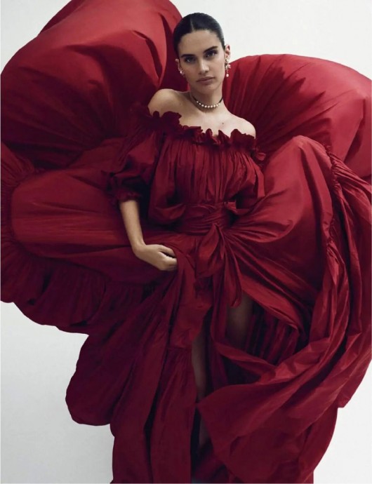 Сара Сампайо (Sara Sampaio) в фотосессии для журнала Elle Spain (2023) Сара Сампайо (Sara Sampaio) в фотосессии для журнала Elle Spain (2023)