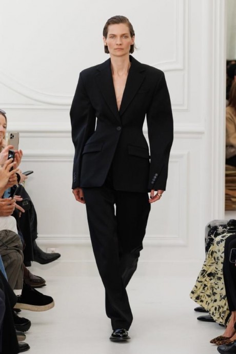 Коллекция Givenchy Ready-To-Wear Осень-Зима 2025-2026 Коллекция Givenchy Ready-To-Wear Осень-Зима 2025-2026