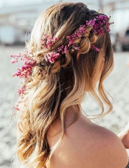 Это прекрасно: чудесный декор волос цветами