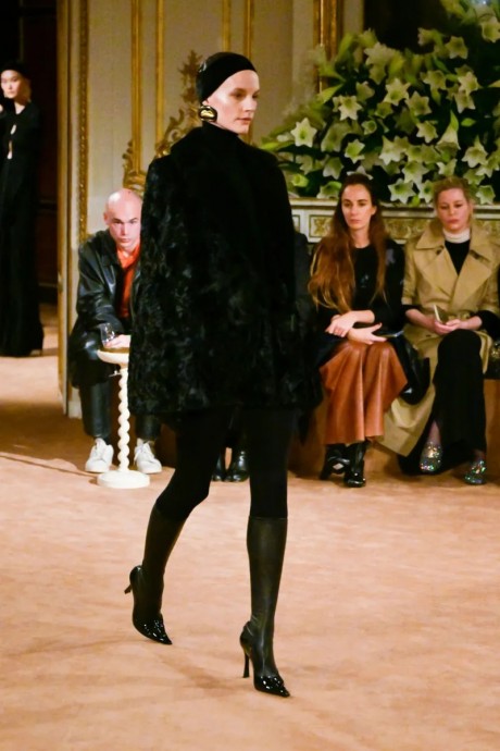 Коллекция Schiaparelli Ready-To-Wear Осень-Зима 2023-2024 Коллекция Schiaparelli Ready-To-Wear Осень-Зима 2023-2024