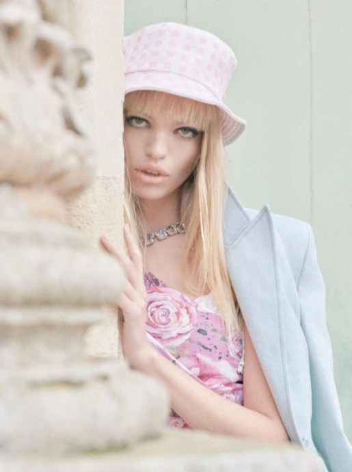 Модель Дафна Гроенвельд (Daphne Groeneveld) украсила страницы июньского ELLE Italy