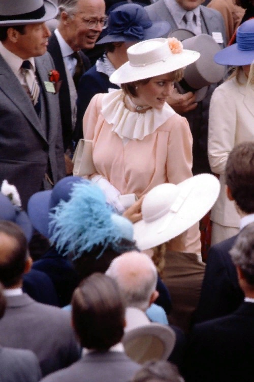 Королевский дресс-код: гардероб принцессы Дианы для Royal Ascot Королевский дресс-код: гардероб принцессы Дианы для Royal Ascot