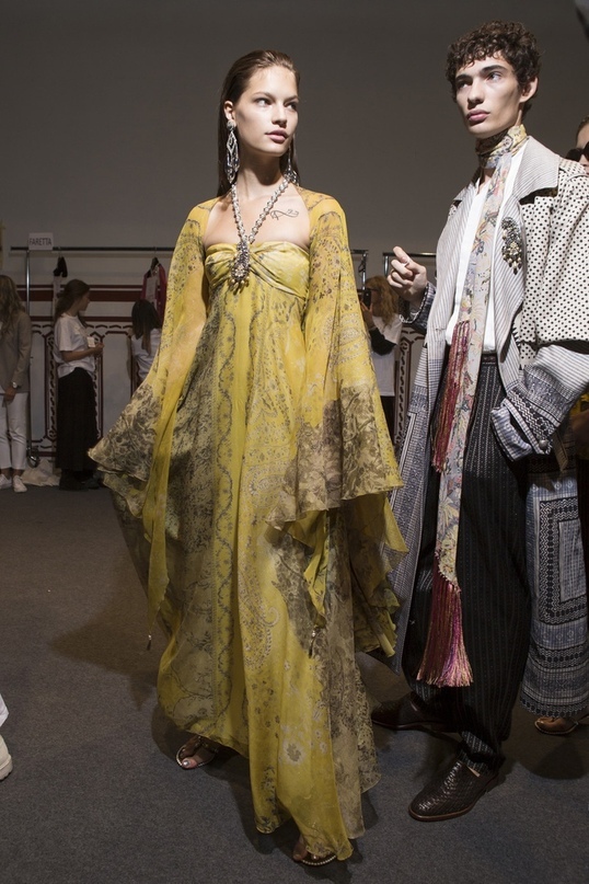 Etro Spring-Summer 2018 Backstage | Fashion 2018 Etro Spring-Summer 2018 Backstage | Fashion 2018