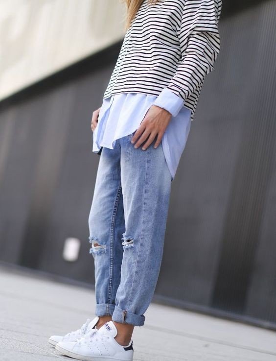 Широкие джинсы с рубашкой