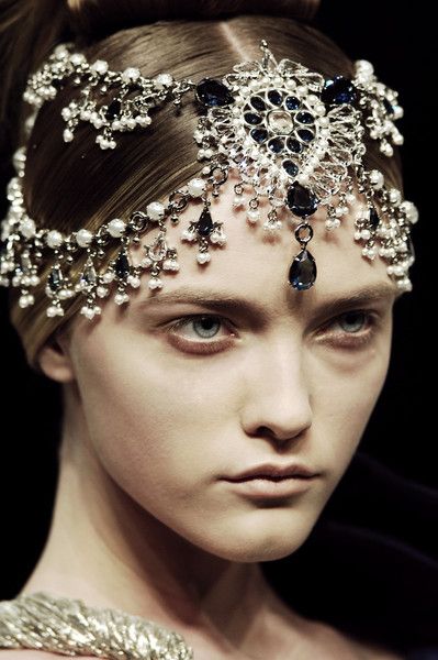 Украшения коллекции Alexander McQueen Украшения коллекции Alexander McQueen