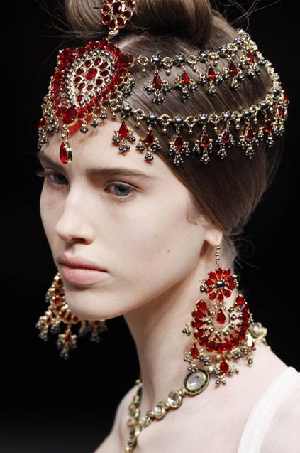 Украшения коллекции Alexander McQueen Украшения коллекции Alexander McQueen