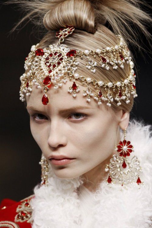 Украшения коллекции Alexander McQueen Украшения коллекции Alexander McQueen