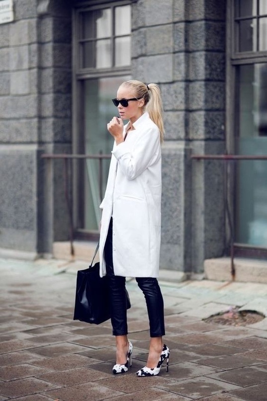 Образы в белом пальто