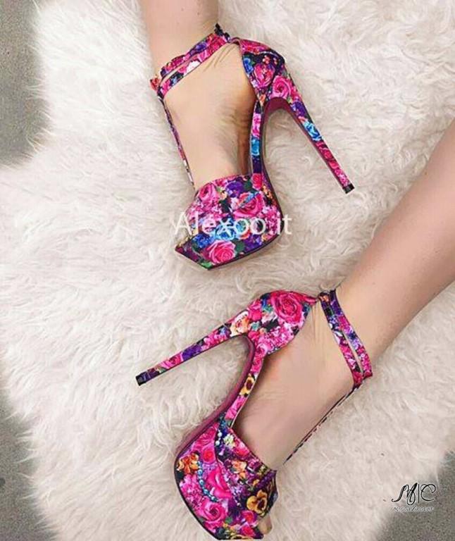 Look! Босоножки с цветами! Look! Босоножки с цветами!