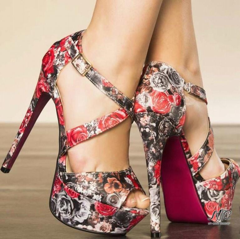 Look! Босоножки с цветами! Look! Босоножки с цветами!